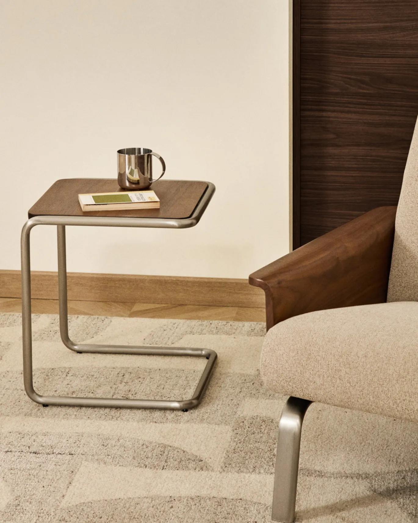 Kave Home Bijzettafel Tarsel Walnootfineer met RVS Frame 42x47cm