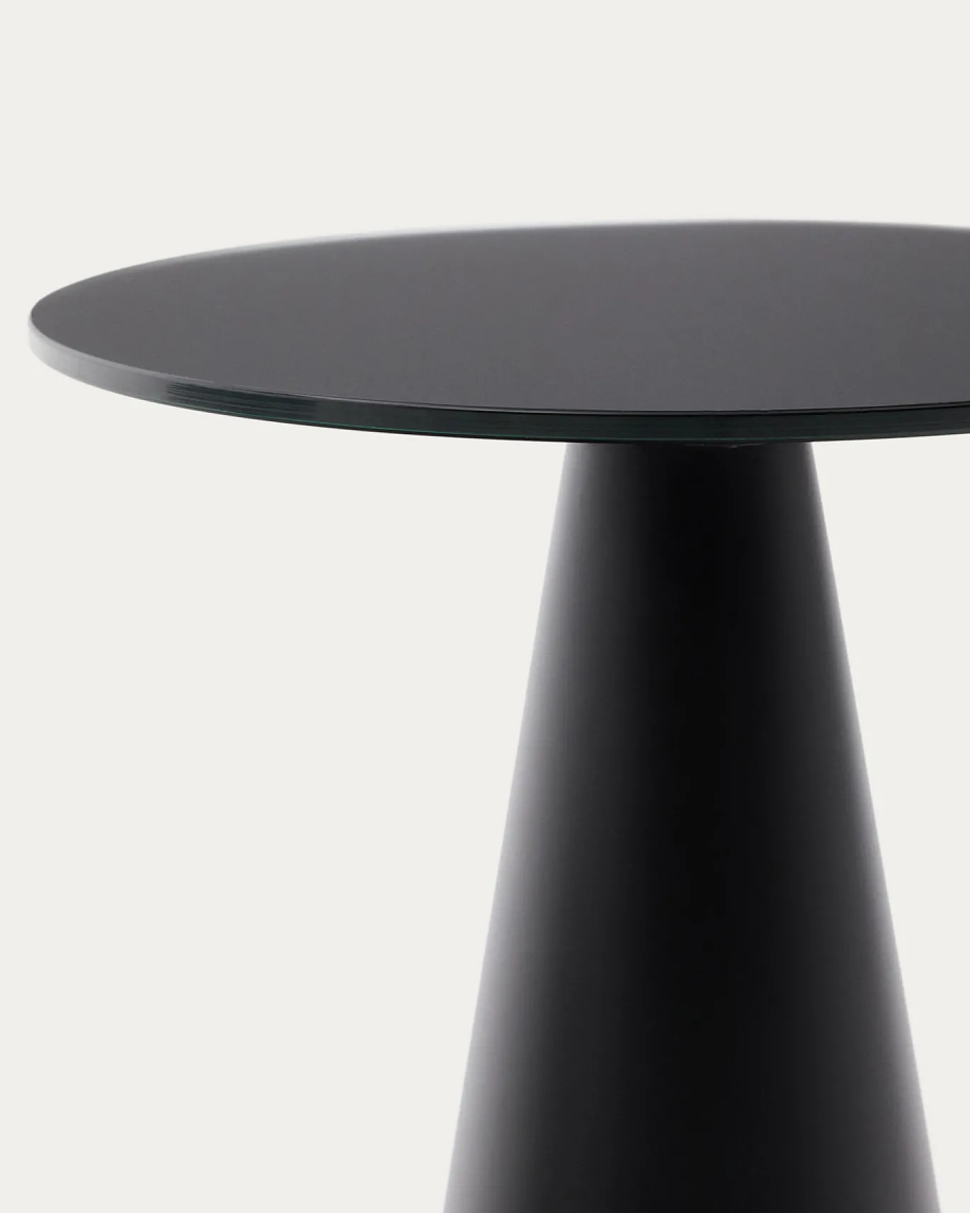Kave Home Bijzettafel Wilshire Mat Gehard Glas en Mat Zwart Gelakt Staal Ø35cm