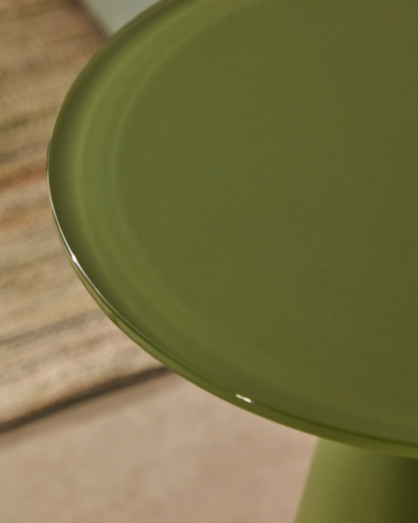 Kave Home Bijzettafel Wilshire Gehard Glas En Groen Gelakt Staal Ø35cm