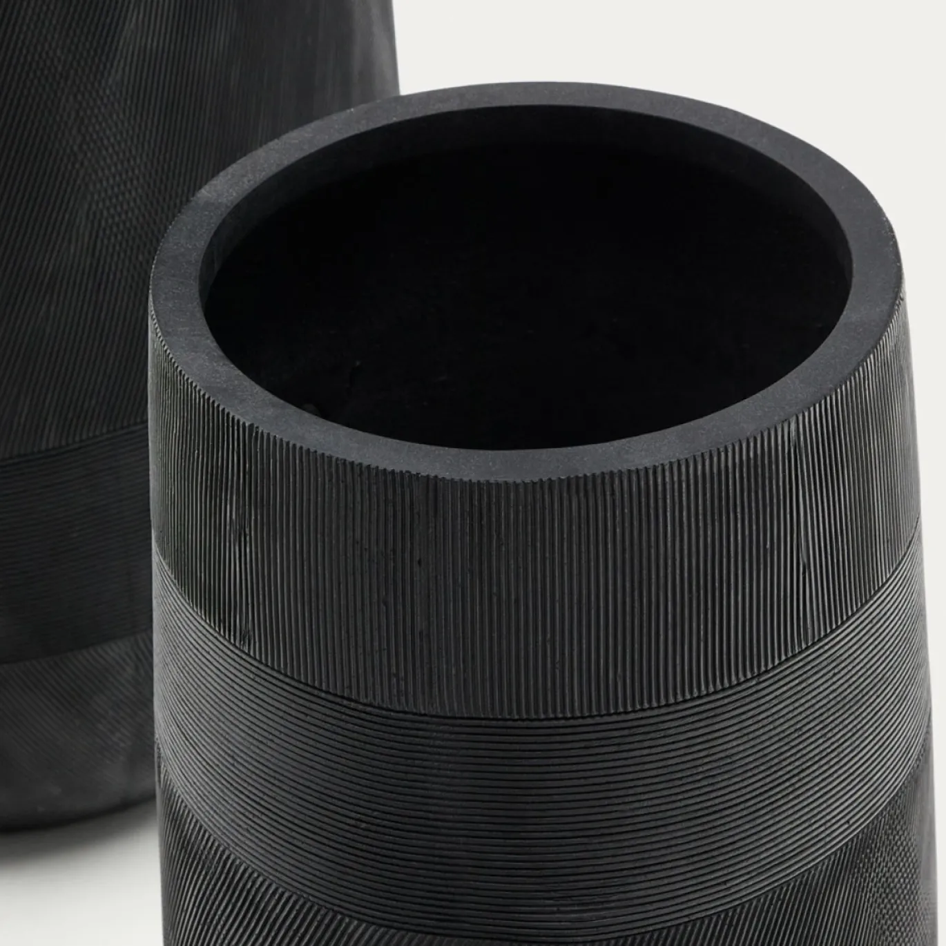 Kave Home Bloempot Tival Cement Zwart Set van 2