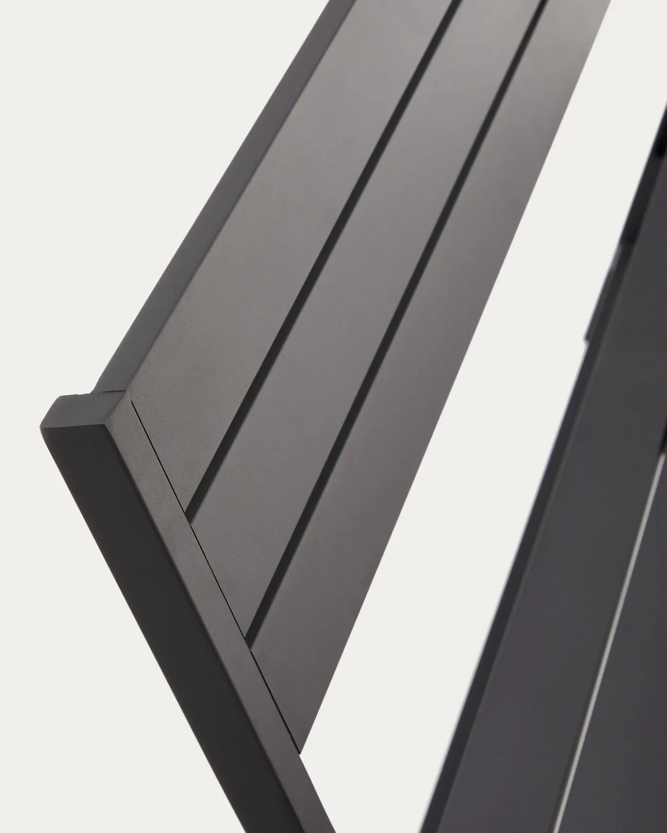 Kave Home Buitenbank Toretta Opvouwbaar Aluminium Donkergrijs