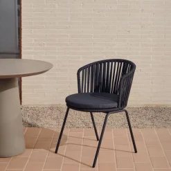 Kave Home Buitenstoel Saconca Touw en Staal Zwartgelakt