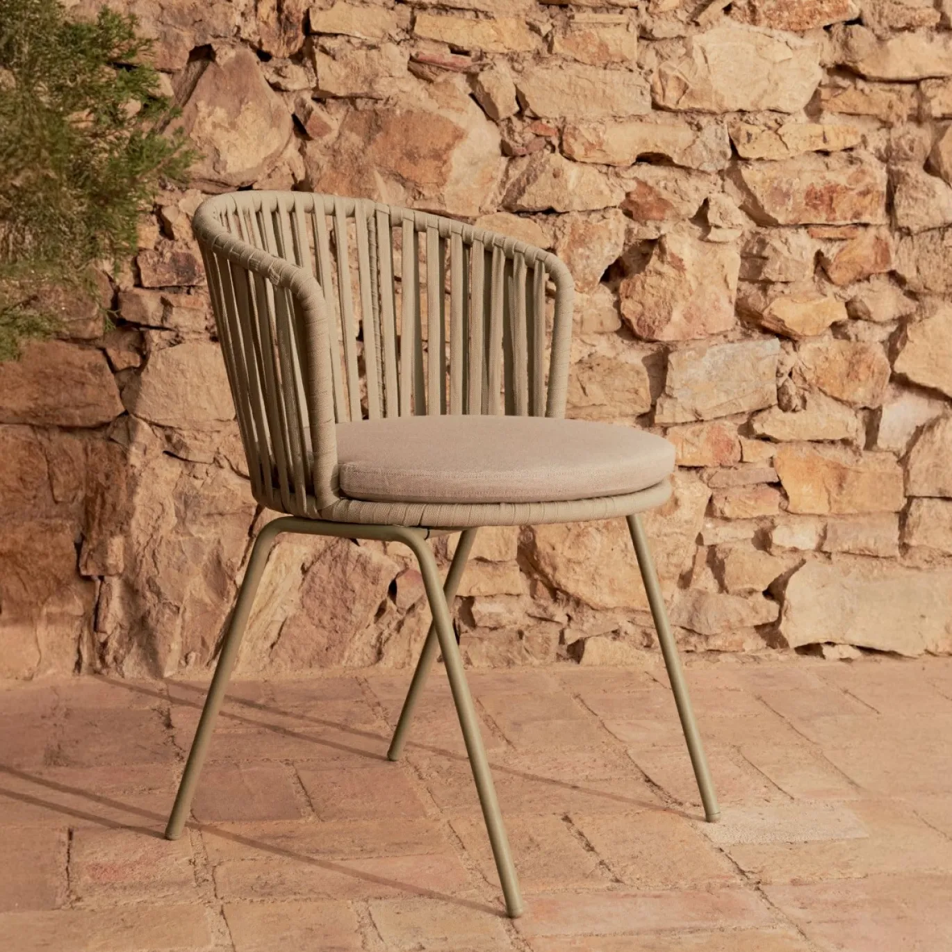 Kave Home Buitenstoel Saconca Touw Groen Gelakt