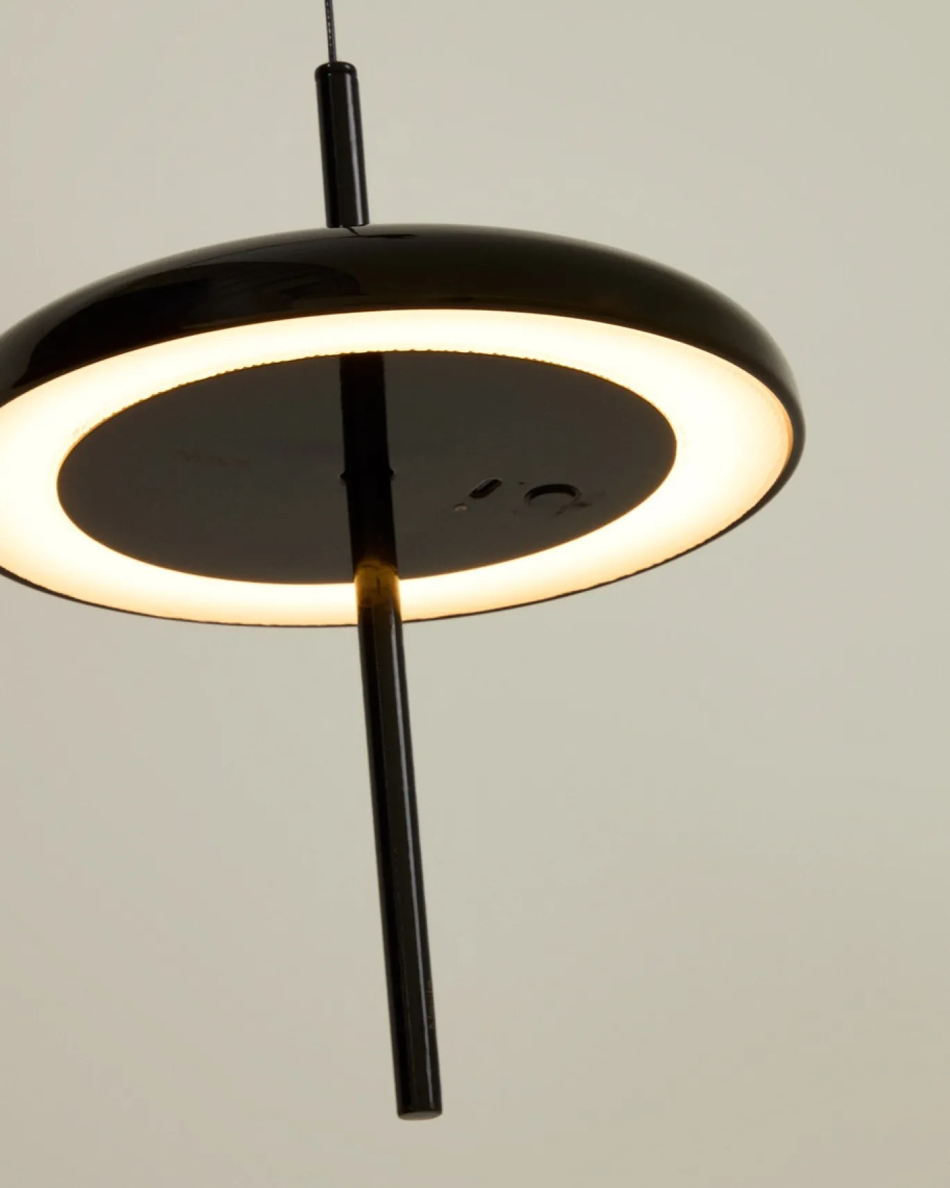Kave Home Draagbare Plafondlamp Porte Zwart Aluminium Ø16cm