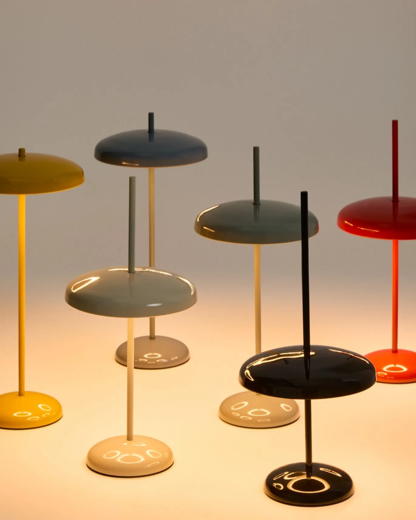 Kave Home Draagbare Tafellamp Porte Lichtgroen Metaal
