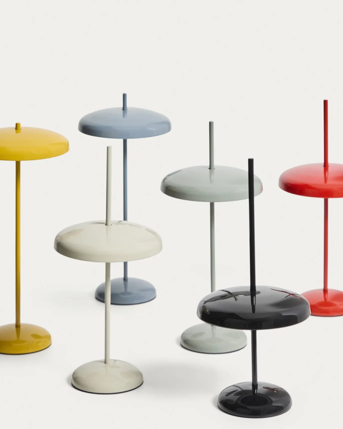 Kave Home Draagbare Tafellamp Porte Lichtgroen Metaal