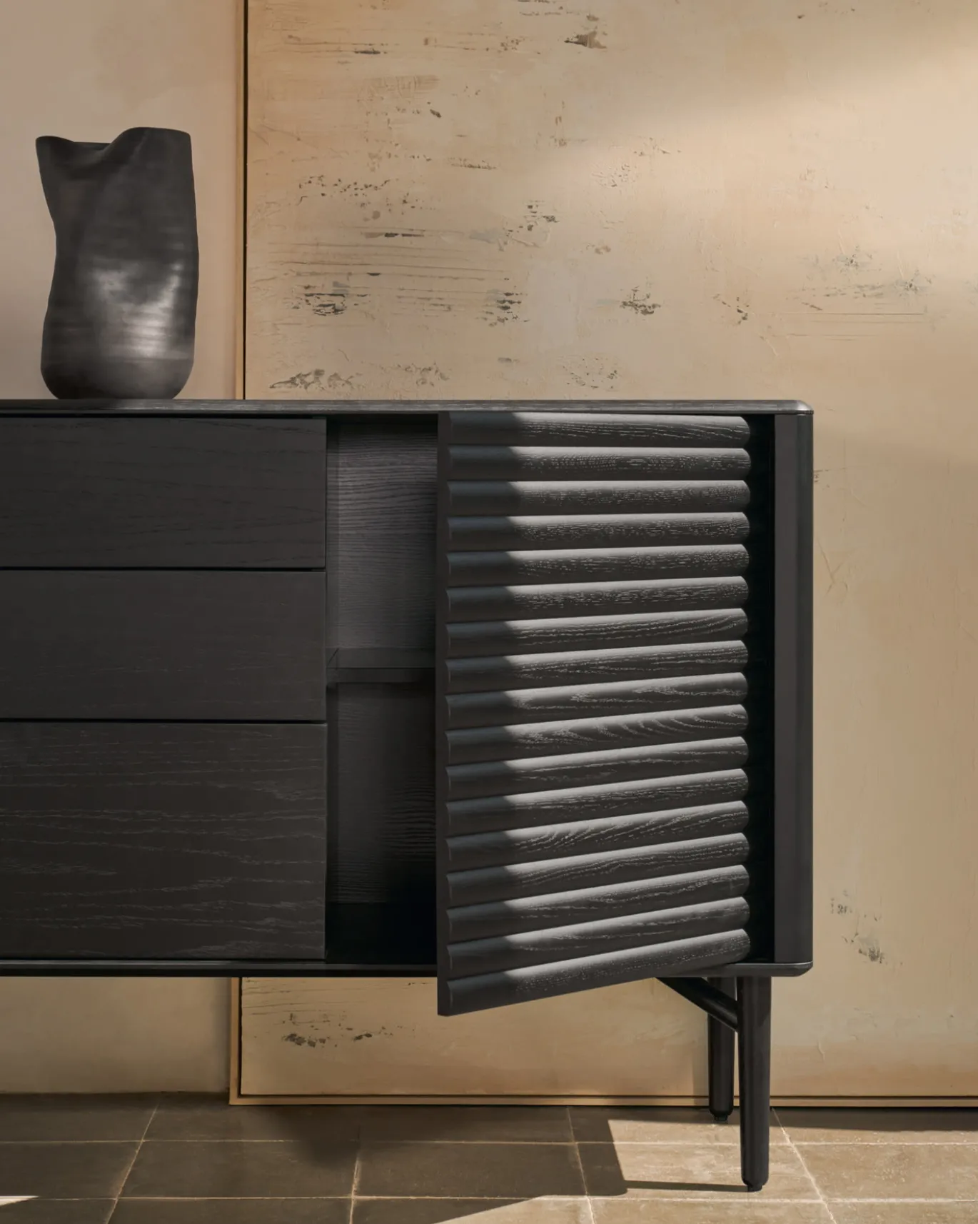 Kave Home Dressoir Lenon Massief Hout en Zwart Eikenfineer 200x86cm