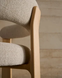 Kave Home Eetkamerstoel Granite 3-poten Beige/Naturel Chenille En Essenhout
