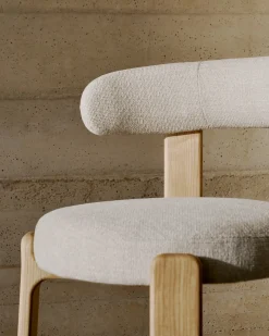 Kave Home Eetkamerstoel Granite Beige/Naturel Chenille En Essenhout