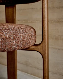 Kave Home Eetkamerstoel Granite Bruin Chenille En Essenhout