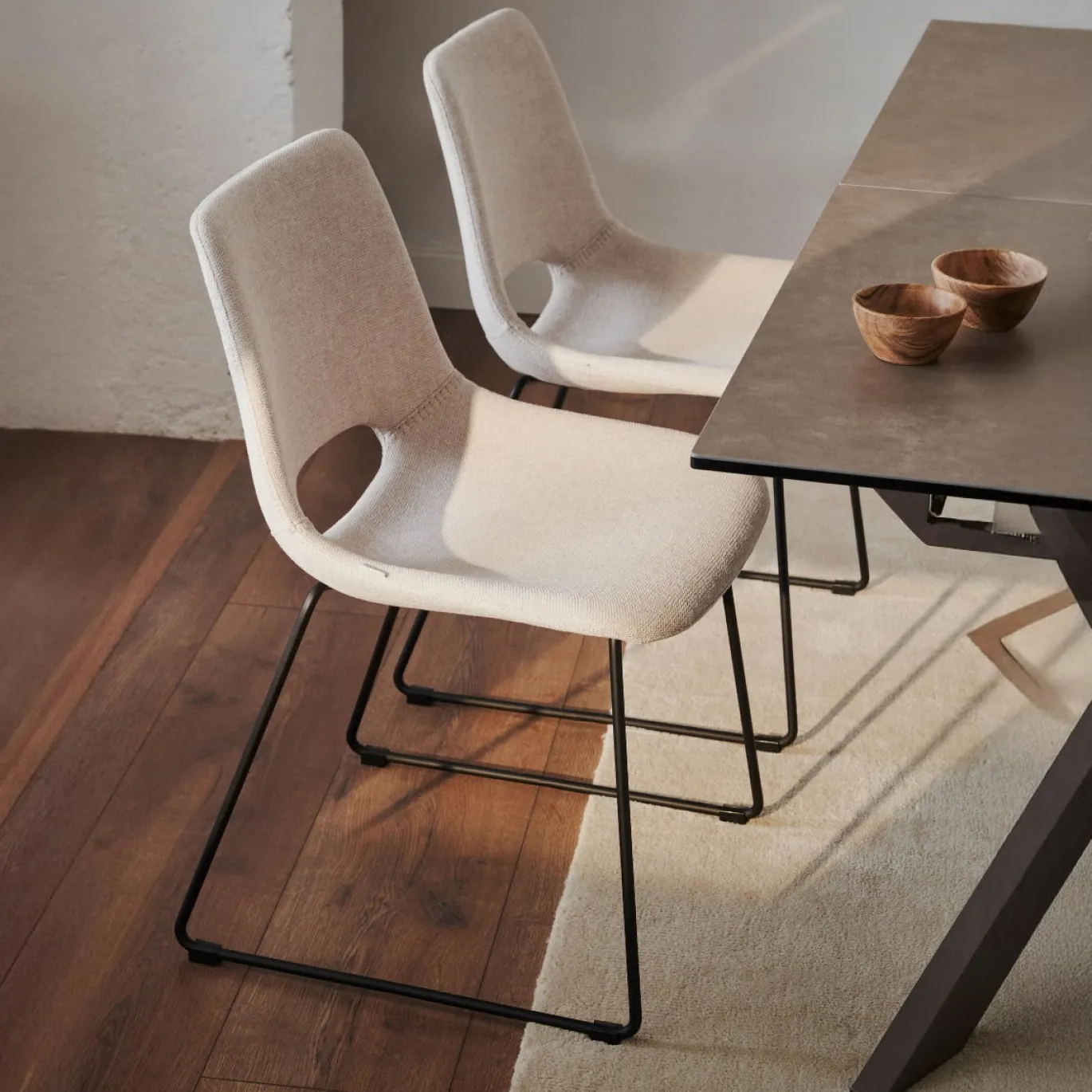 Kave Home Eetkamerstoel Zahara Beige/Zwart