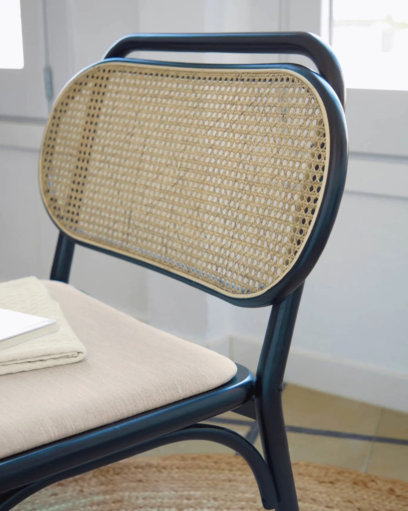 Kave Home Fauteuil Doriane Iepenhout Zwart/Naturel