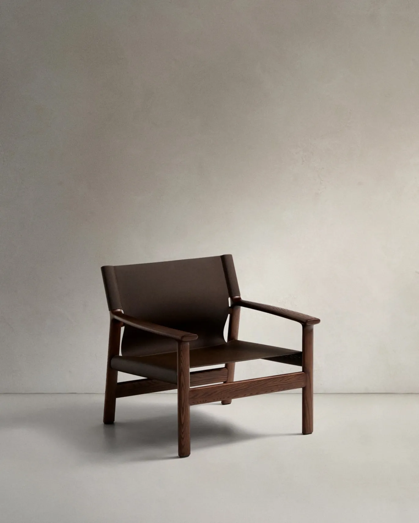 Kave Home Fauteuil Jan Donkerbruin Essenhout Walnoot