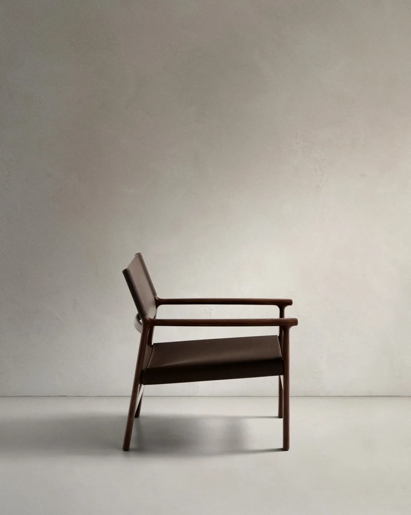Kave Home Fauteuil Jan Donkerbruin Essenhout Walnoot