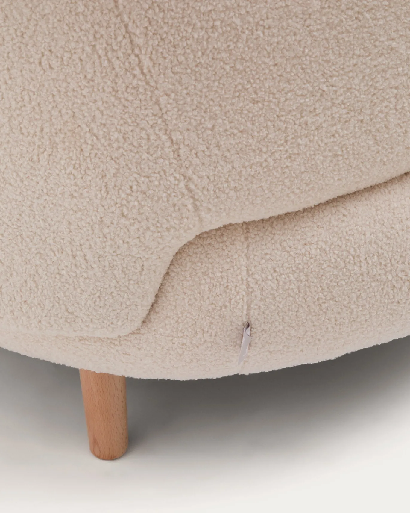 Kave Home Fauteuil Luisa Ecru Bouclé met Beukenhouten Poten 90cm