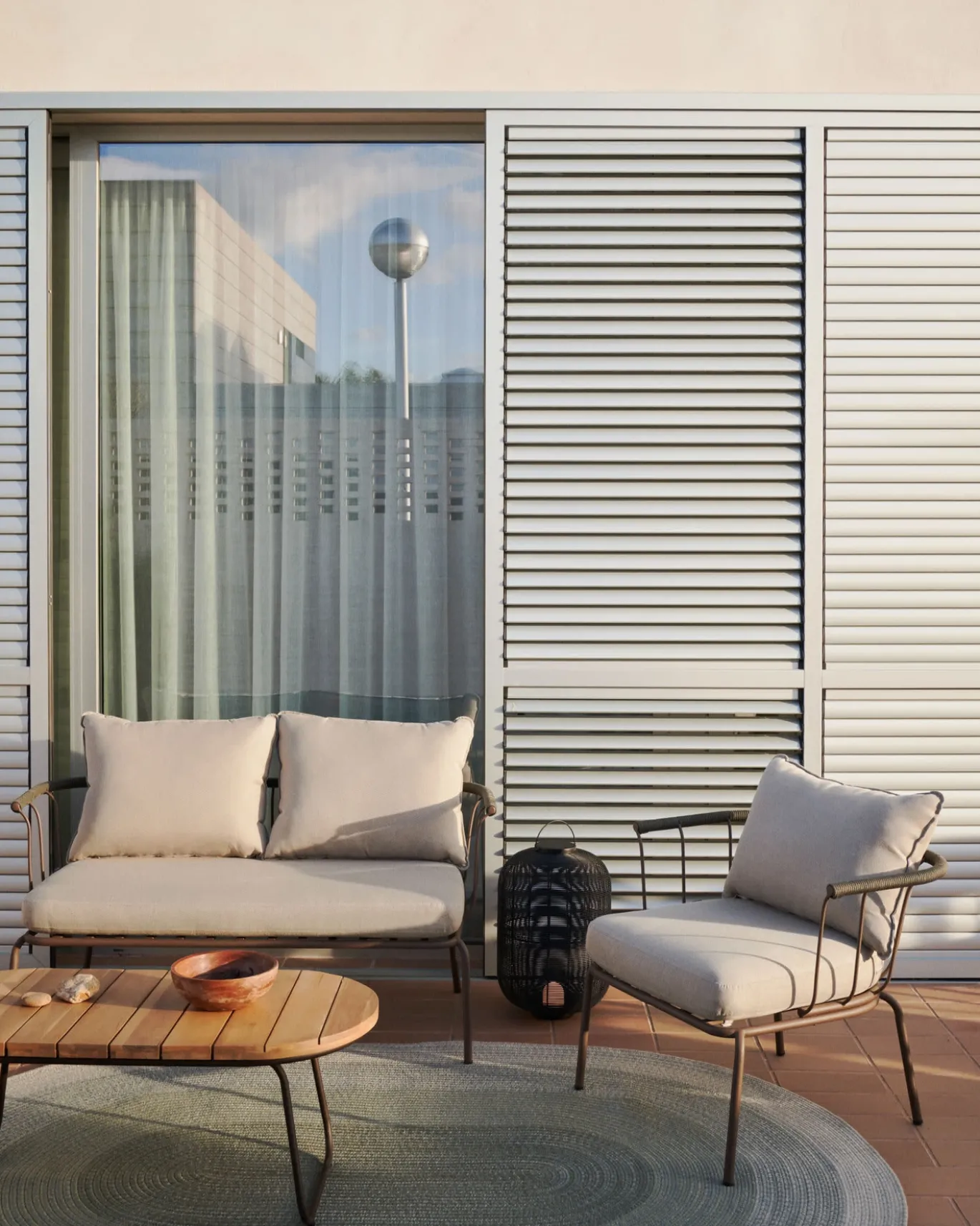 Kave Home Fauteuil Salguer Groen en Staal Bruingelakt