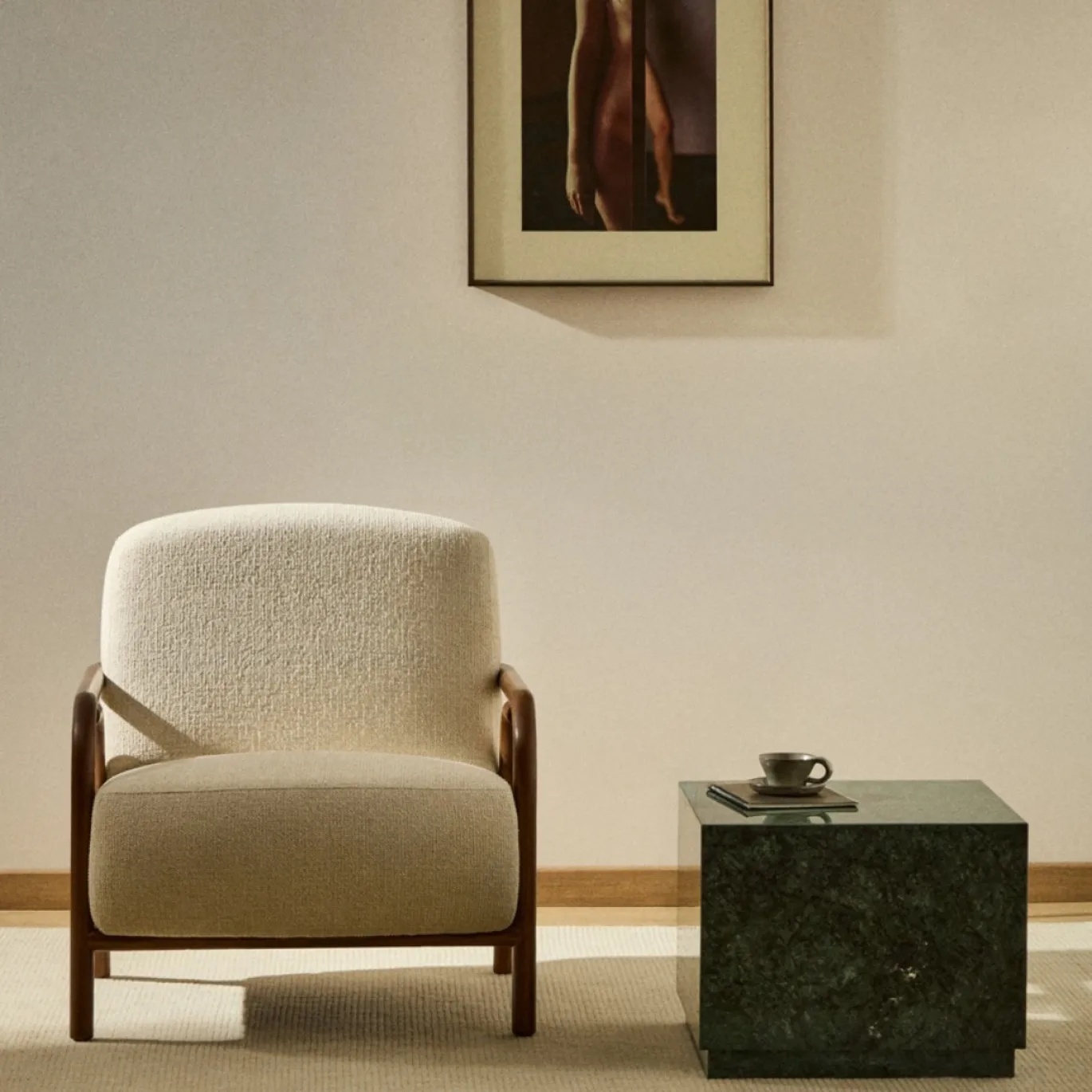 Kave Home Fauteuil Sylo chenille Beige/Walnoot