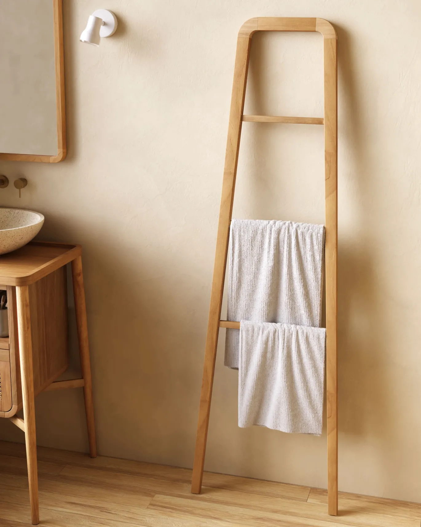Kave Home Handdoekenrek Uliana Massief Teakhout 50x160cm