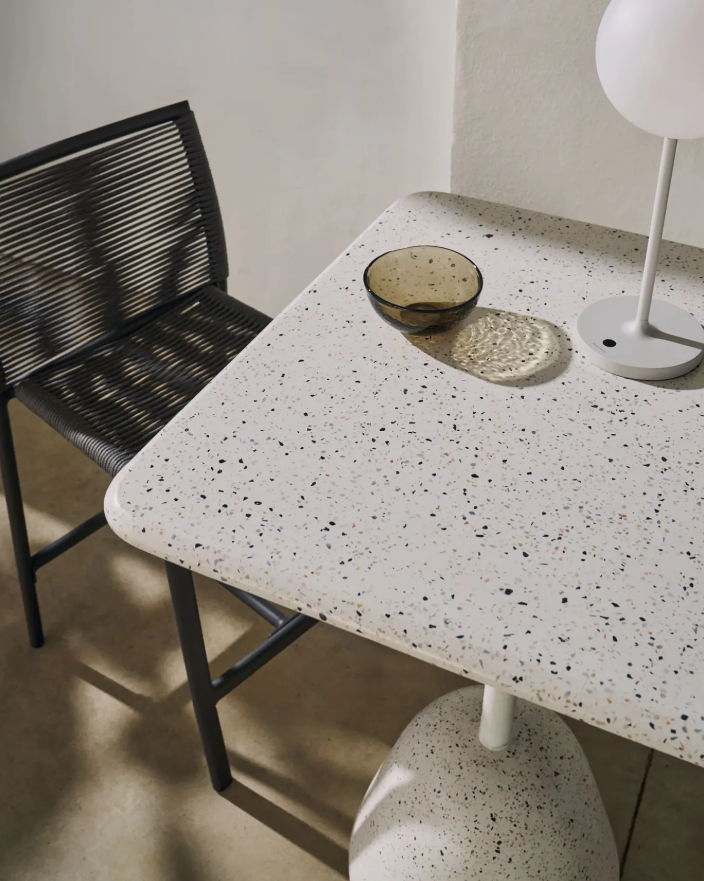 Kave Home Hoge Bartafel Saura Wit Terrazzo Blad 99x70x70cm