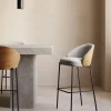 Kave Home Kruk Eamy Lichtgrijs Chenille en Essenhoutfineer Naturel