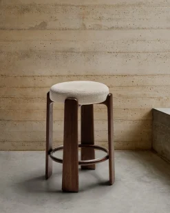 Kave Home Kruk Granite Beige Chenille En Essenhout Walnoot 75cm