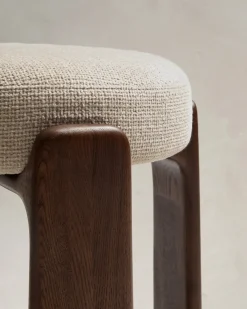 Kave Home Kruk Granite Beige Chenille En Essenhout Walnoot 65cm
