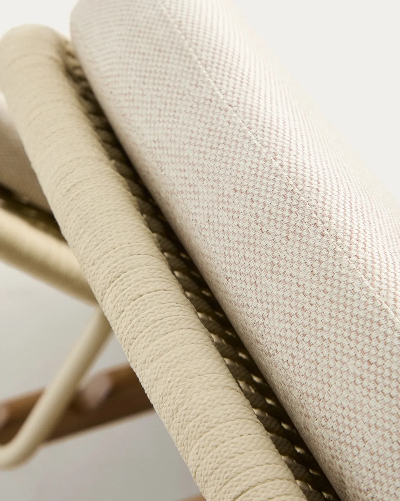Kave Home Ligbed Alipa Acaciahout Beige 196x154cm