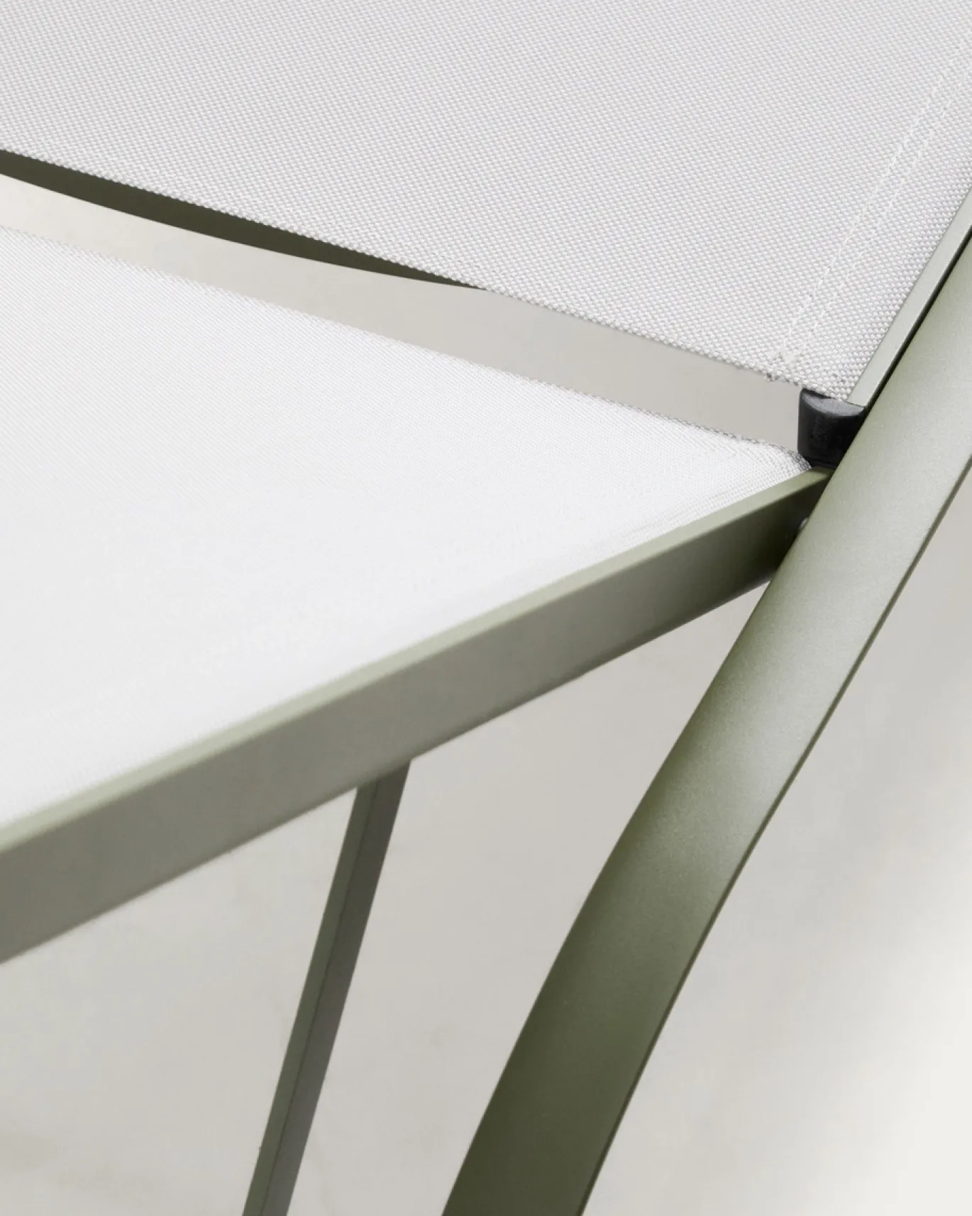 Kave Home Ligbed Capraia Stapelbaar Aluminium Groen