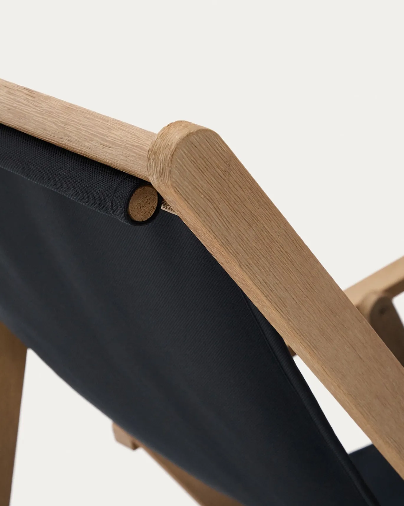 Kave Home Opklapbare Strandstoel Vilara Zwart Outdoor Acaciahout