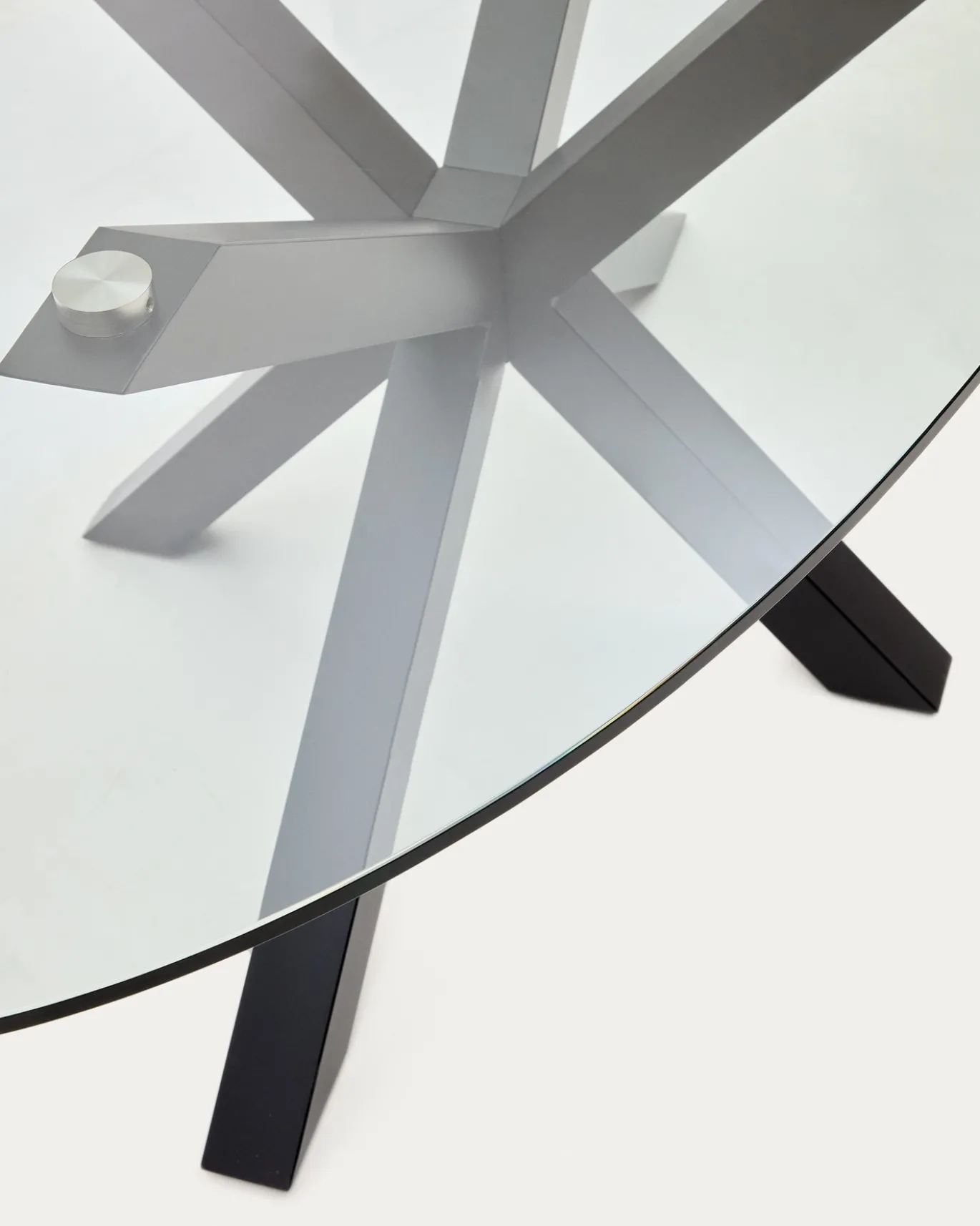 Kave Home Ovale Glazen Tafel Argo Stalen Poten Zwart Ø200 100cm