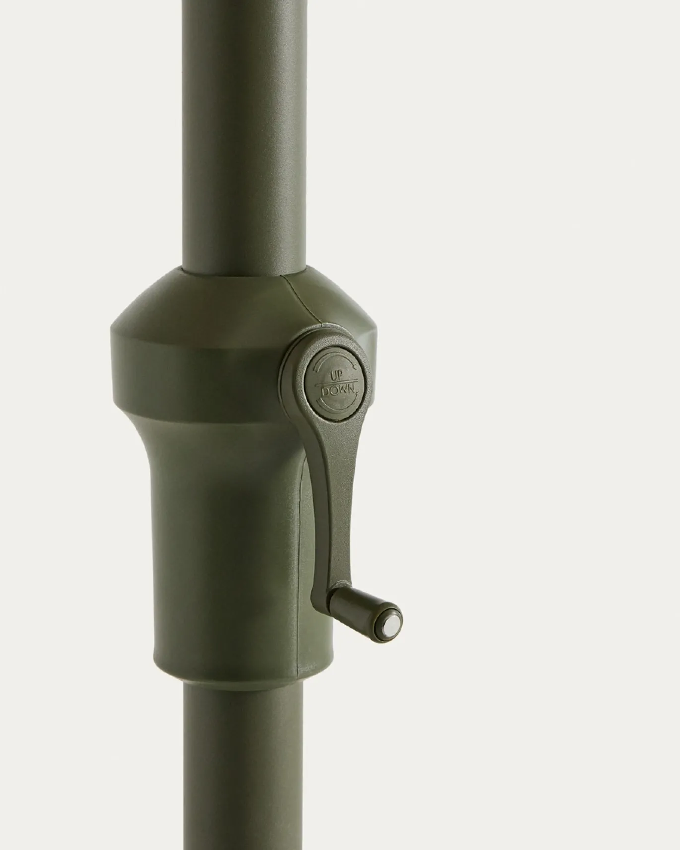 Kave Home Parasol Milna Staal Groen Beige Ø300cm