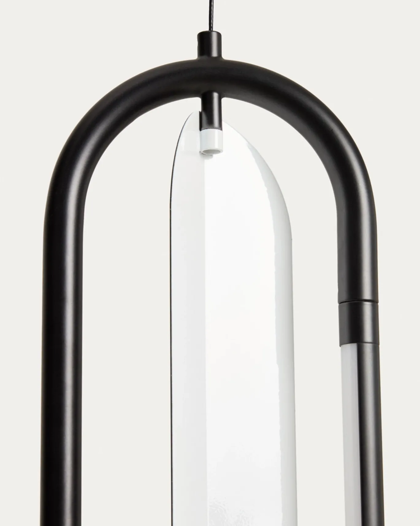 Kave Home Plafondlamp Bow Zwart Aluminium Ø16cm