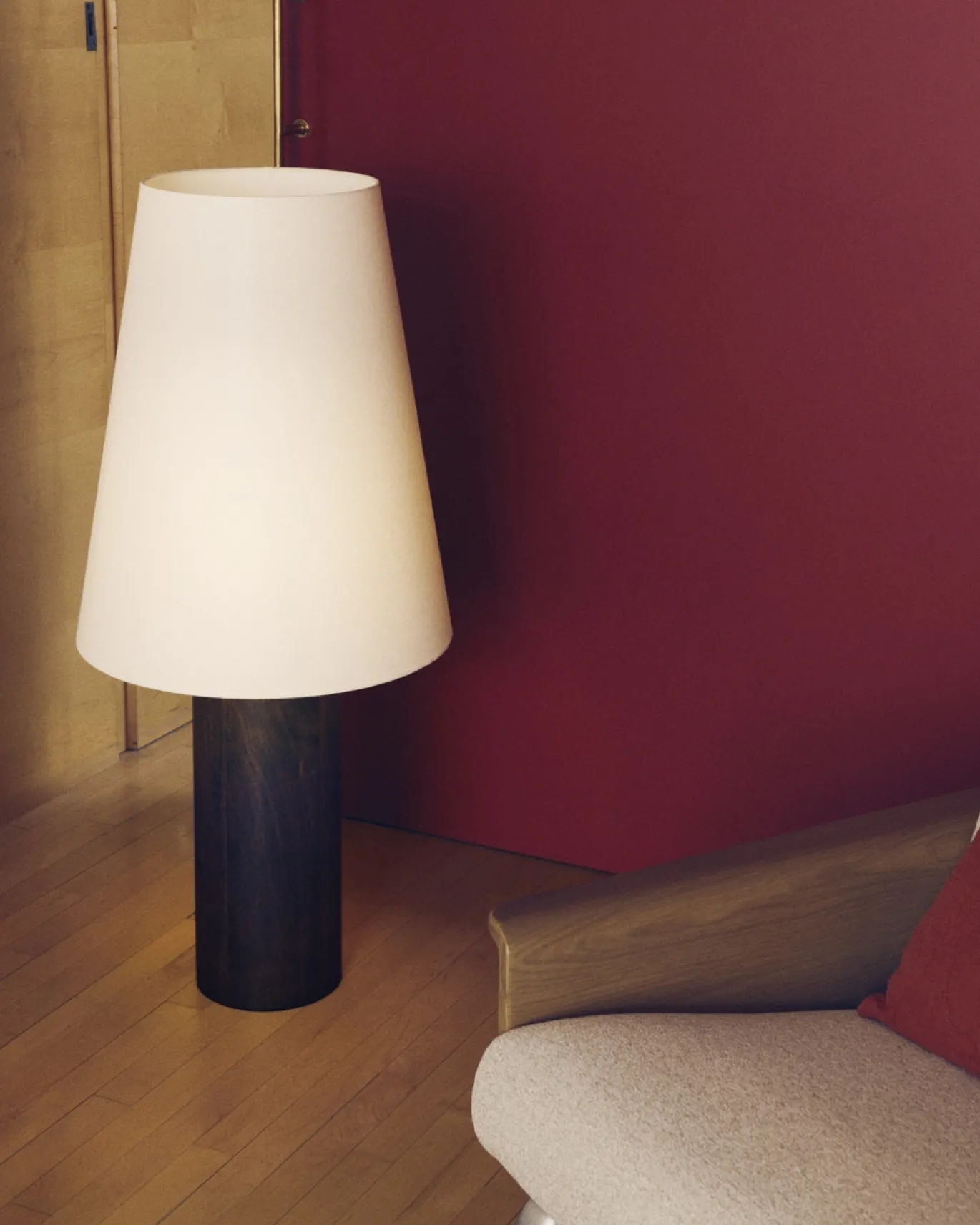 Kave Home Staande Lamp Marga Rubberhout Beige/Walnoot