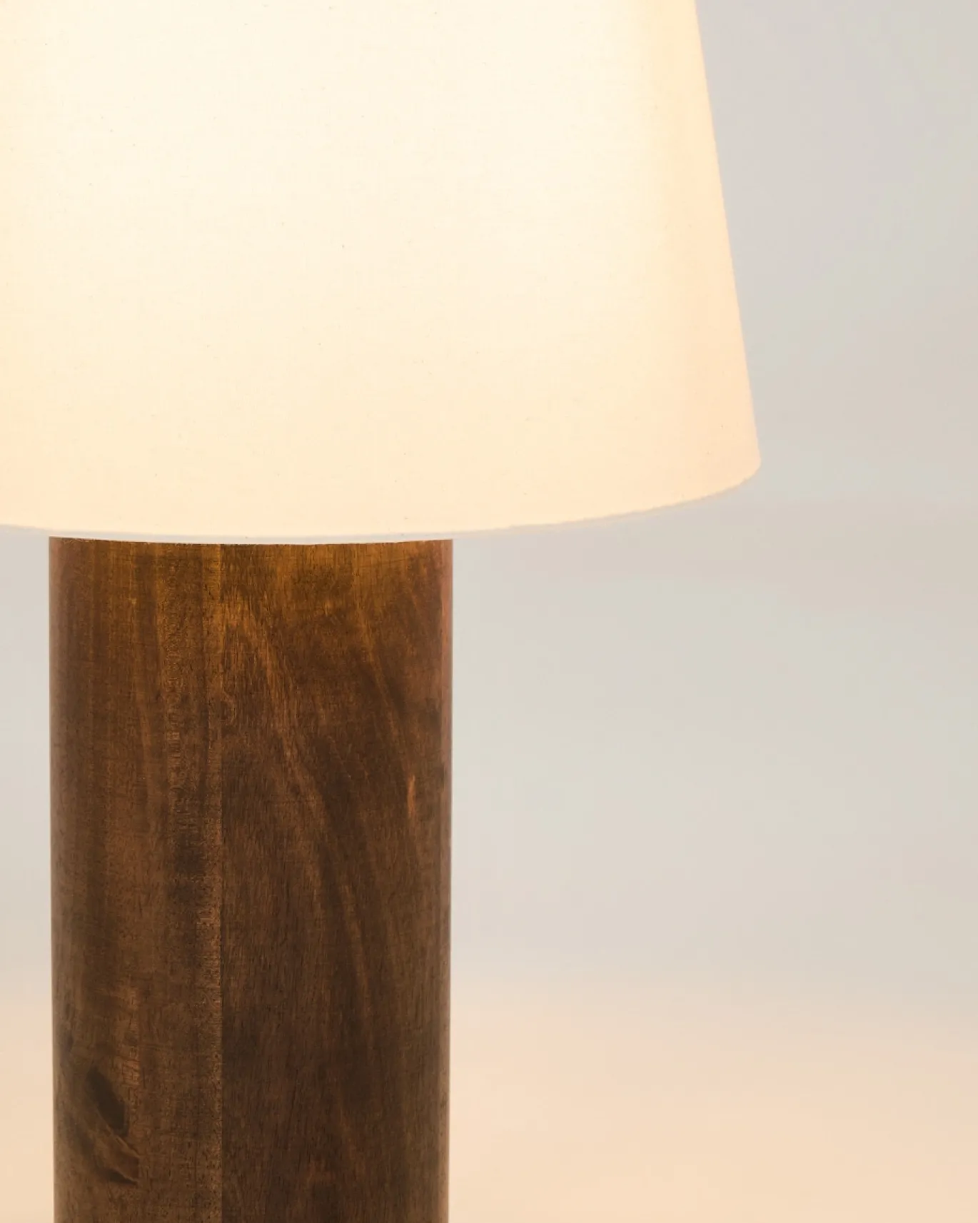 Kave Home Staande Lamp Marga Rubberhout Beige/Walnoot