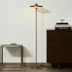 Kave Home Staande Lamp Nuvira Lichtgrijs Geborsteld Metaal met Oranje Lampenkap
