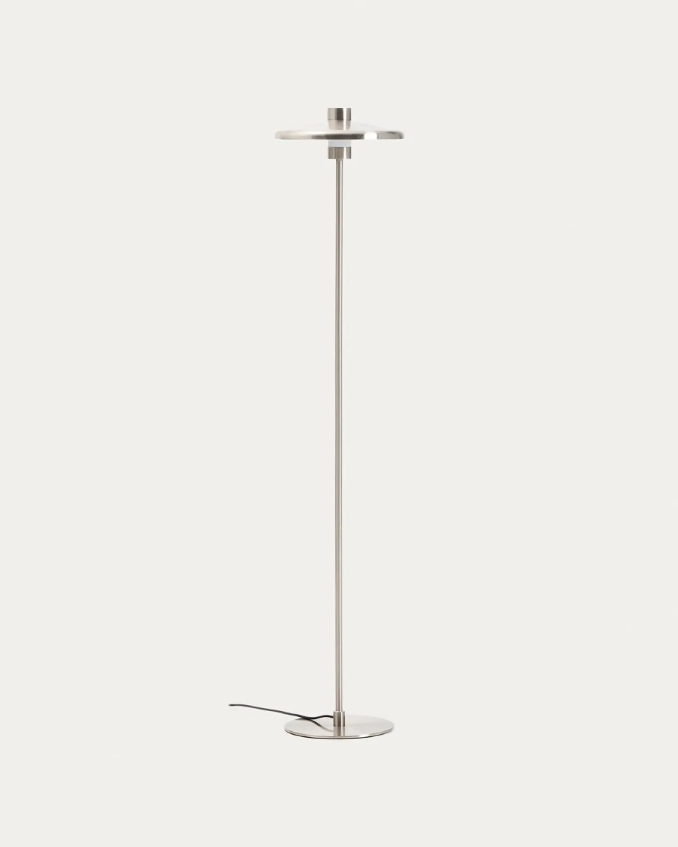 Kave Home Staande Lamp Nuvira Zilver Geborsteld Metaal