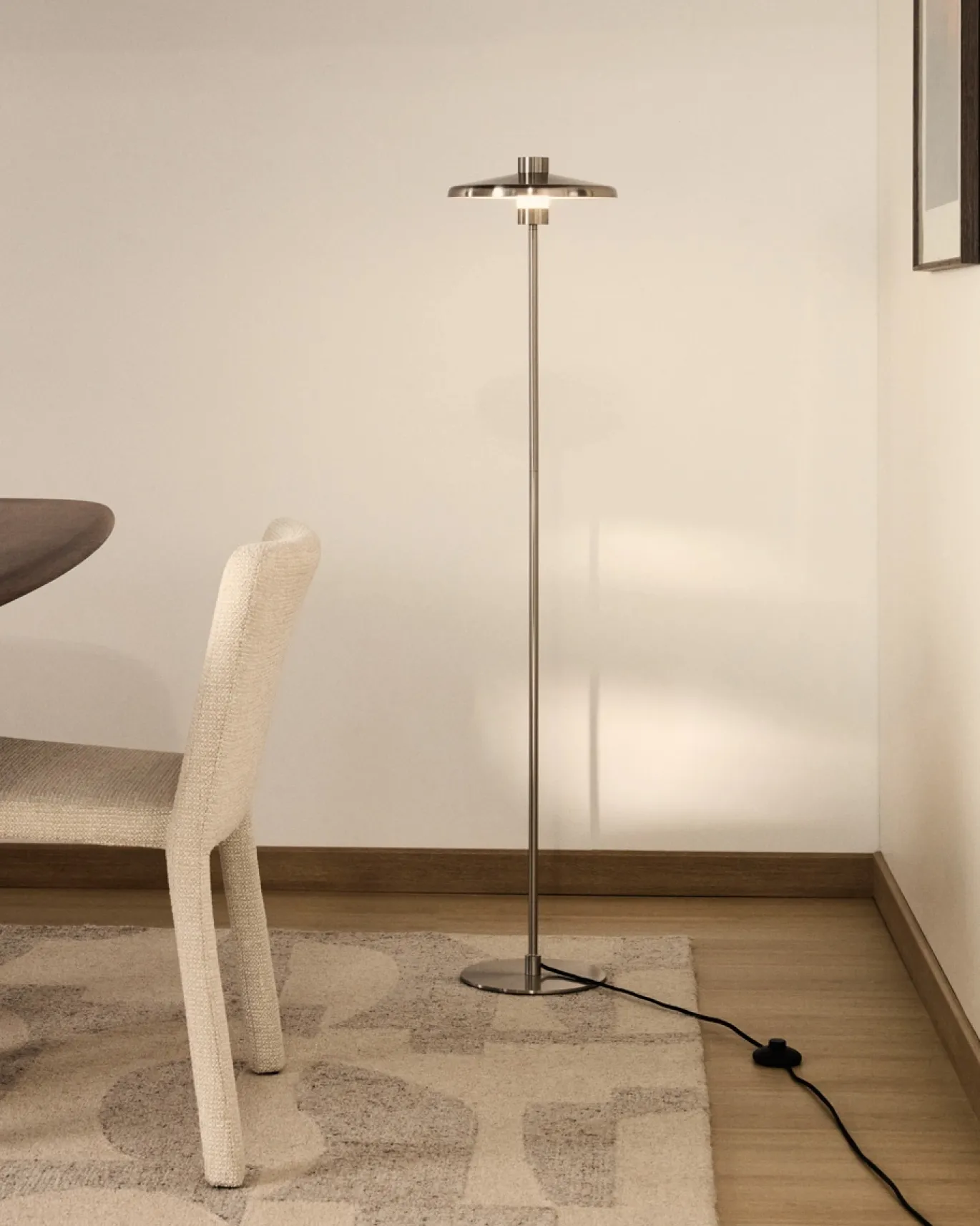 Kave Home Staande Lamp Nuvira Zilver Geborsteld Metaal