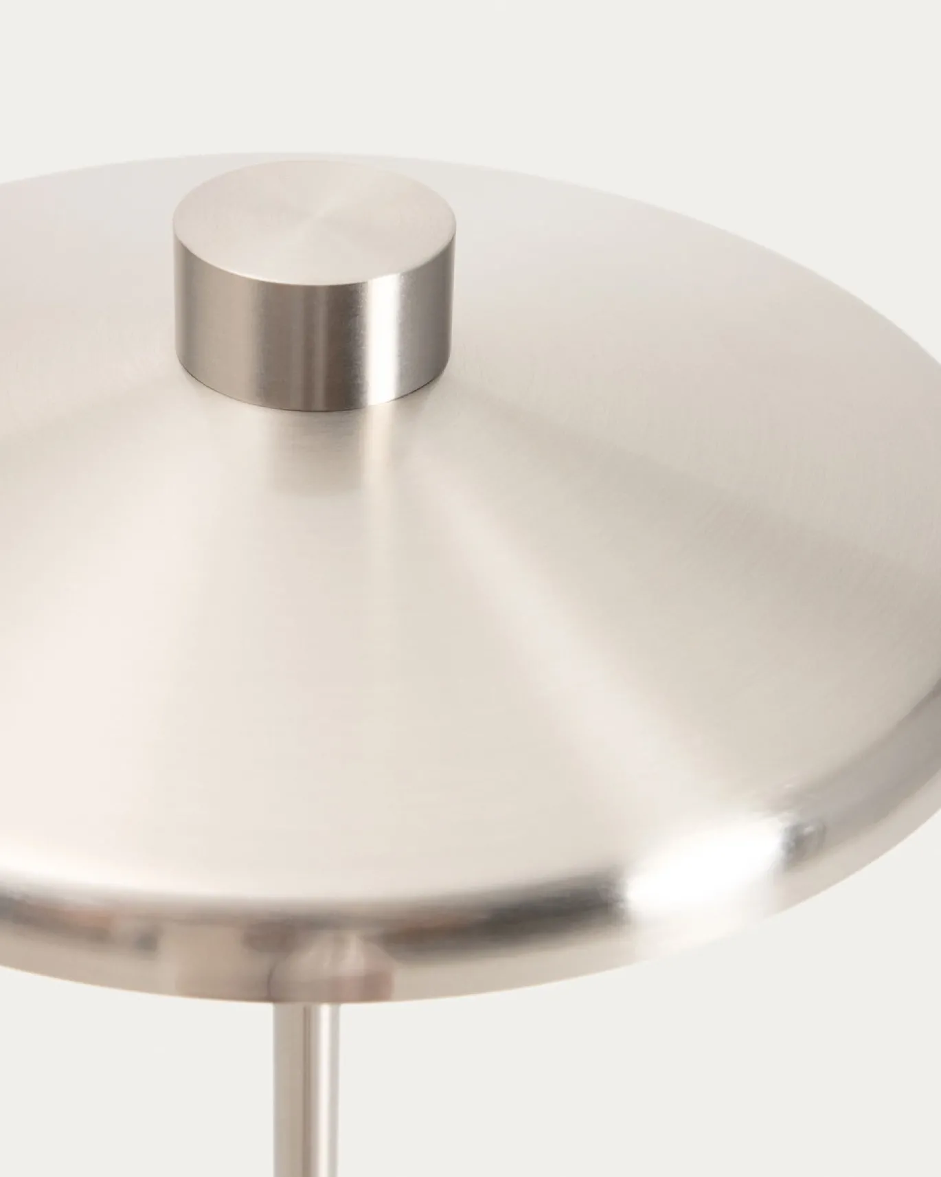 Kave Home Staande Lamp Nuvira Zilver Geborsteld Metaal