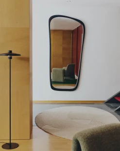 Kave Home Staande Lamp Nuvira Gesatineerd Zwart Metaal