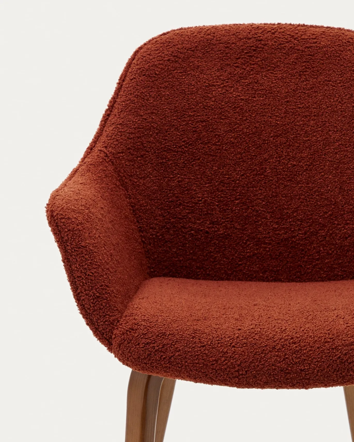 Kave Home Stoel Aleli Terracotta Teddy en Bruin Essenhouten Onderstel
