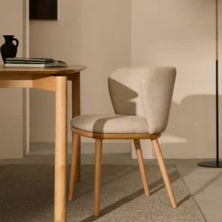Kave Home Stoel Ciselia Beige Chenille en Essenhout