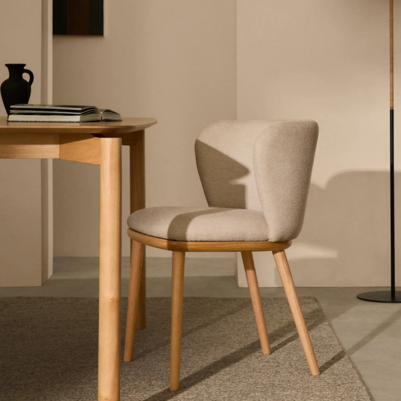 Kave Home Stoel Ciselia Beige Chenille en Essenhout