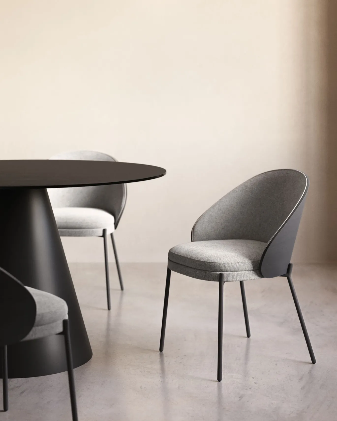 Kave Home Stoel Eamy Lichtgrijs Chenille en Zwart Essenhoutfineer