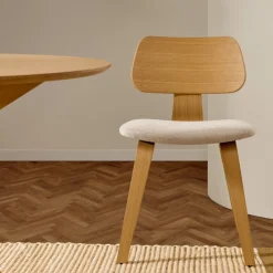 Kave Home Stoel Gena Beige Chenille met Eikenfineer en Rubberhout