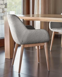 Kave Home Stoel Konna Lichtgrijs Bouclé Essenhout Naturel