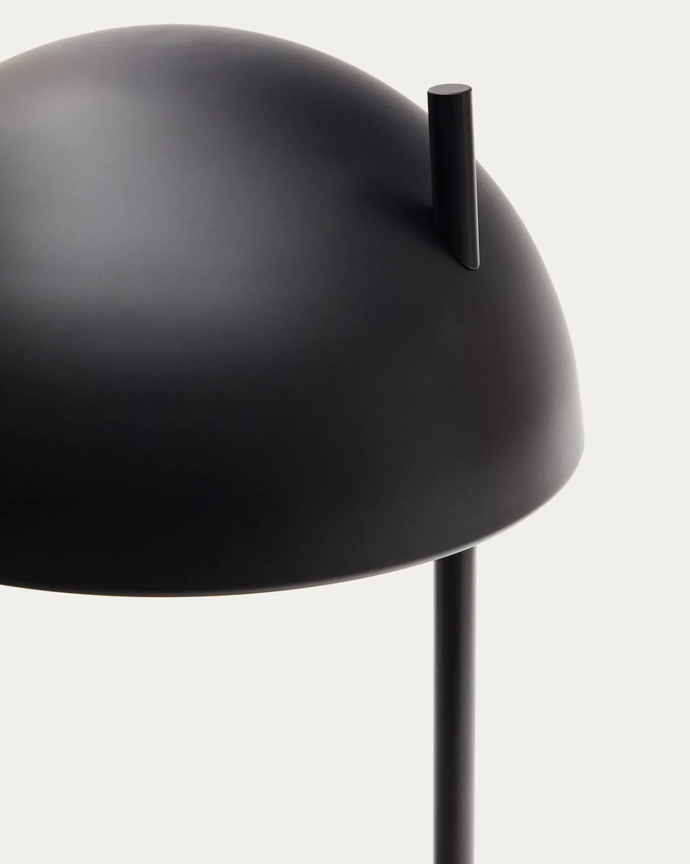 Kave Home Tafellamp Catlar Essenhout en Zwart Metaal