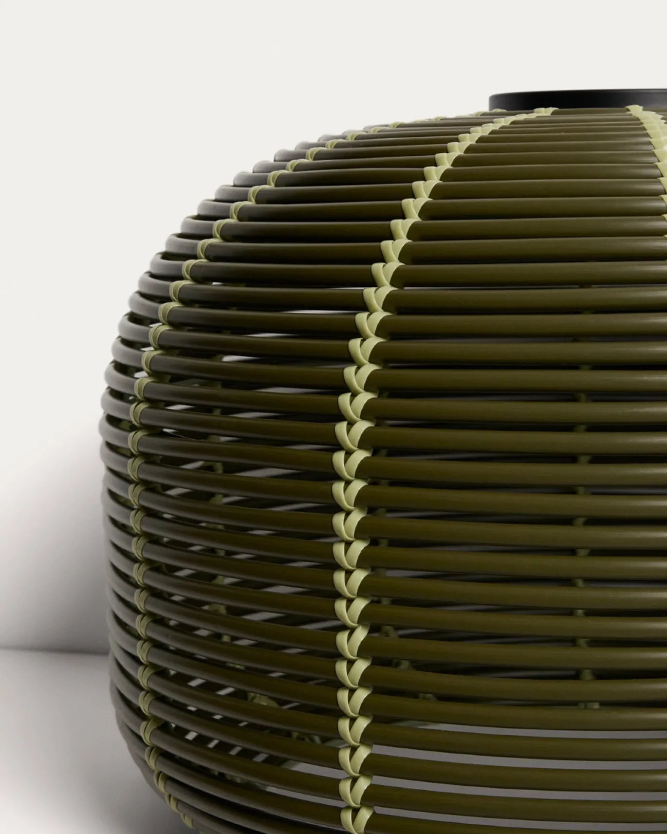 Kave Home Tafellamp Garoina Outdoor Rotan Groen Ø50cm