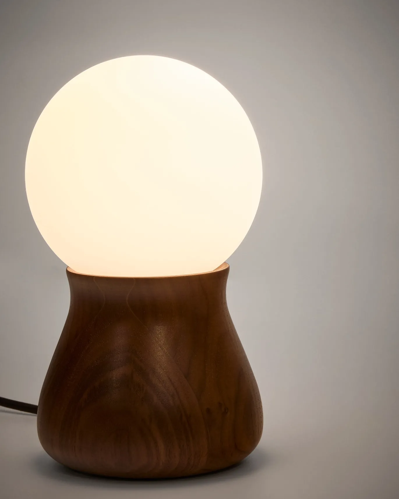 Kave Home Tafellamp Okeni Notenhout En Glas