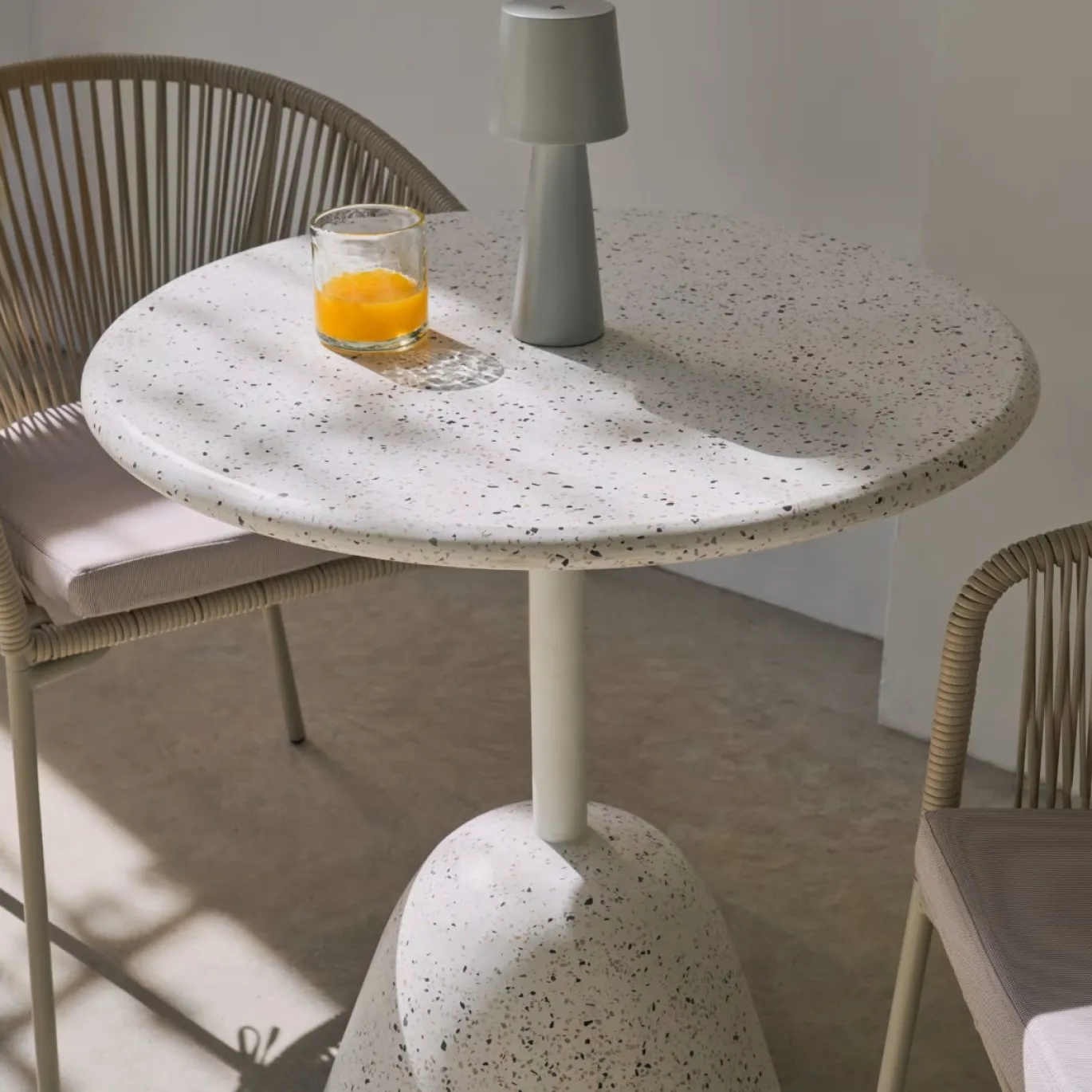 Kave Home Tafel Saura Terrazo Wit 75xØ70