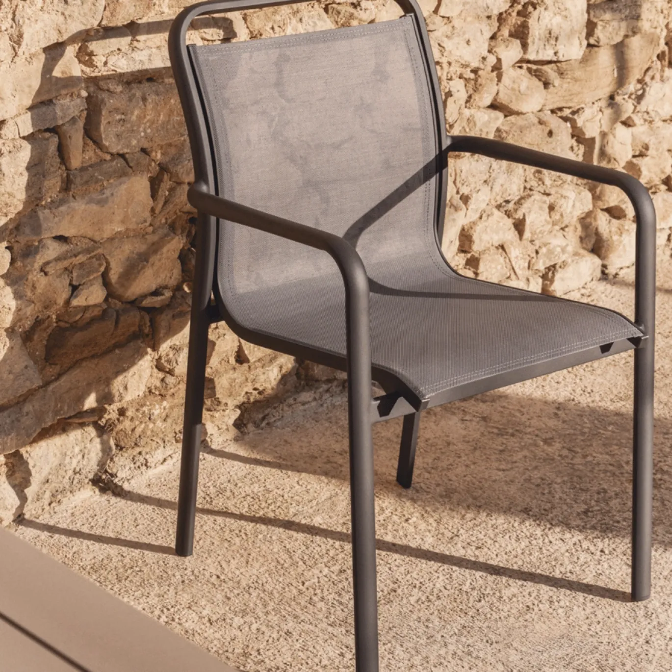 Kave Home Tuinstoel Luri Stapelbaar Aluminium Grafiet